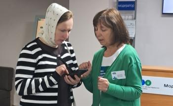 Громадянам Рівного розповіли про безбар’єрний доступ до сервісів ДПС через смартфон