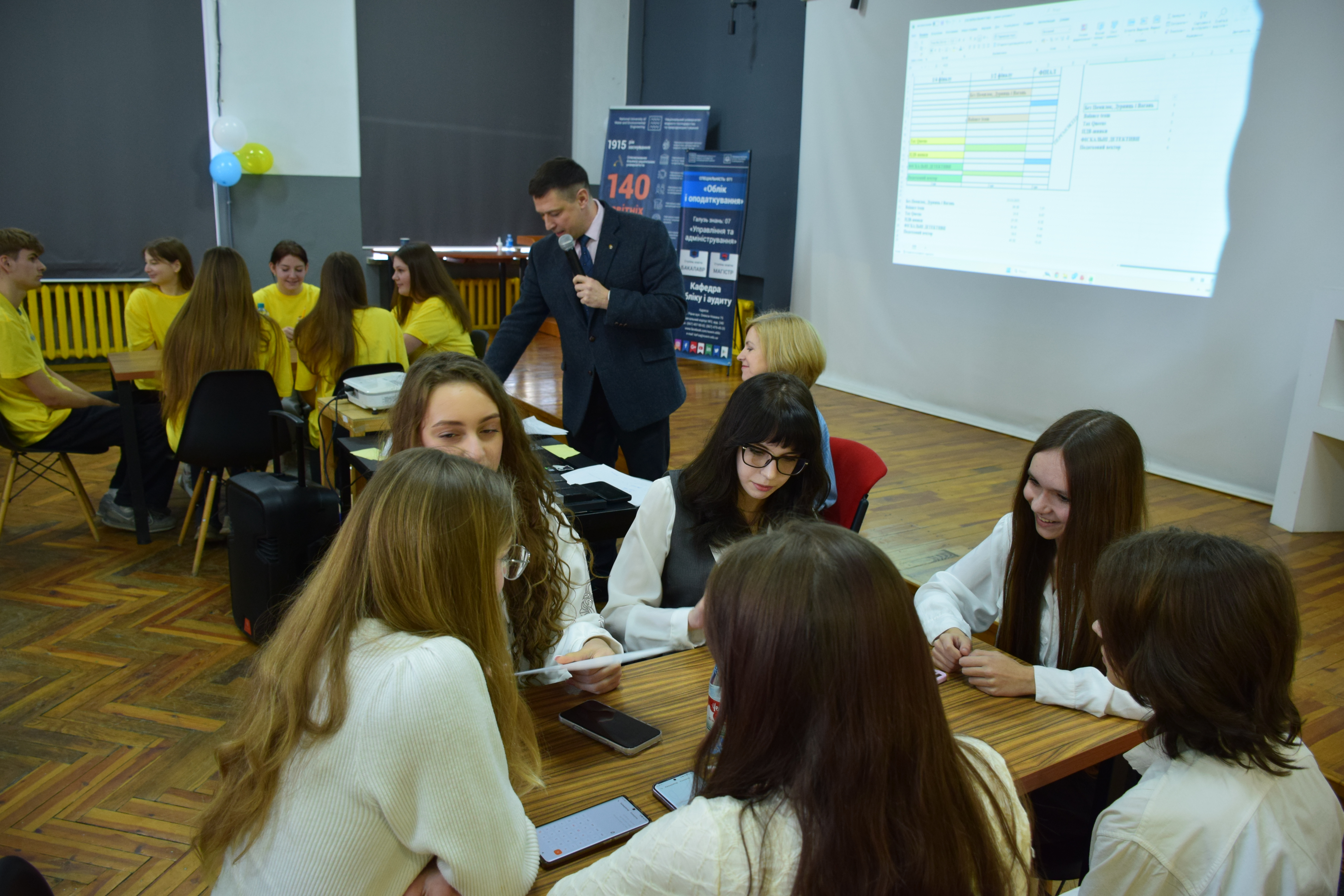 Податки як інтелектуальний виклик: у Рівному відбувся брейн-ринг для молоді. Фото № 4/3