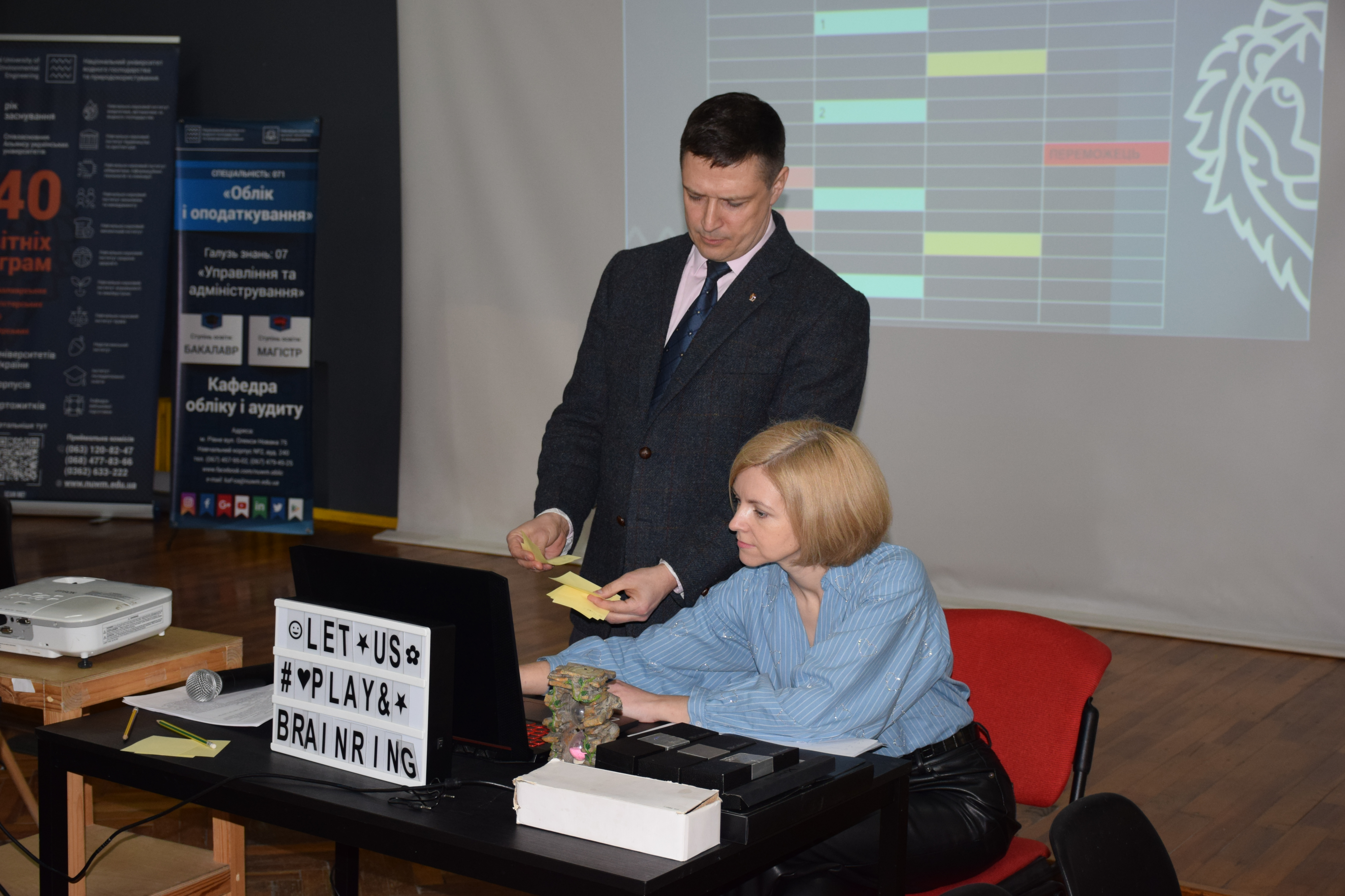 Податки як інтелектуальний виклик: у Рівному відбувся брейн-ринг для молоді. Фото № 9/8