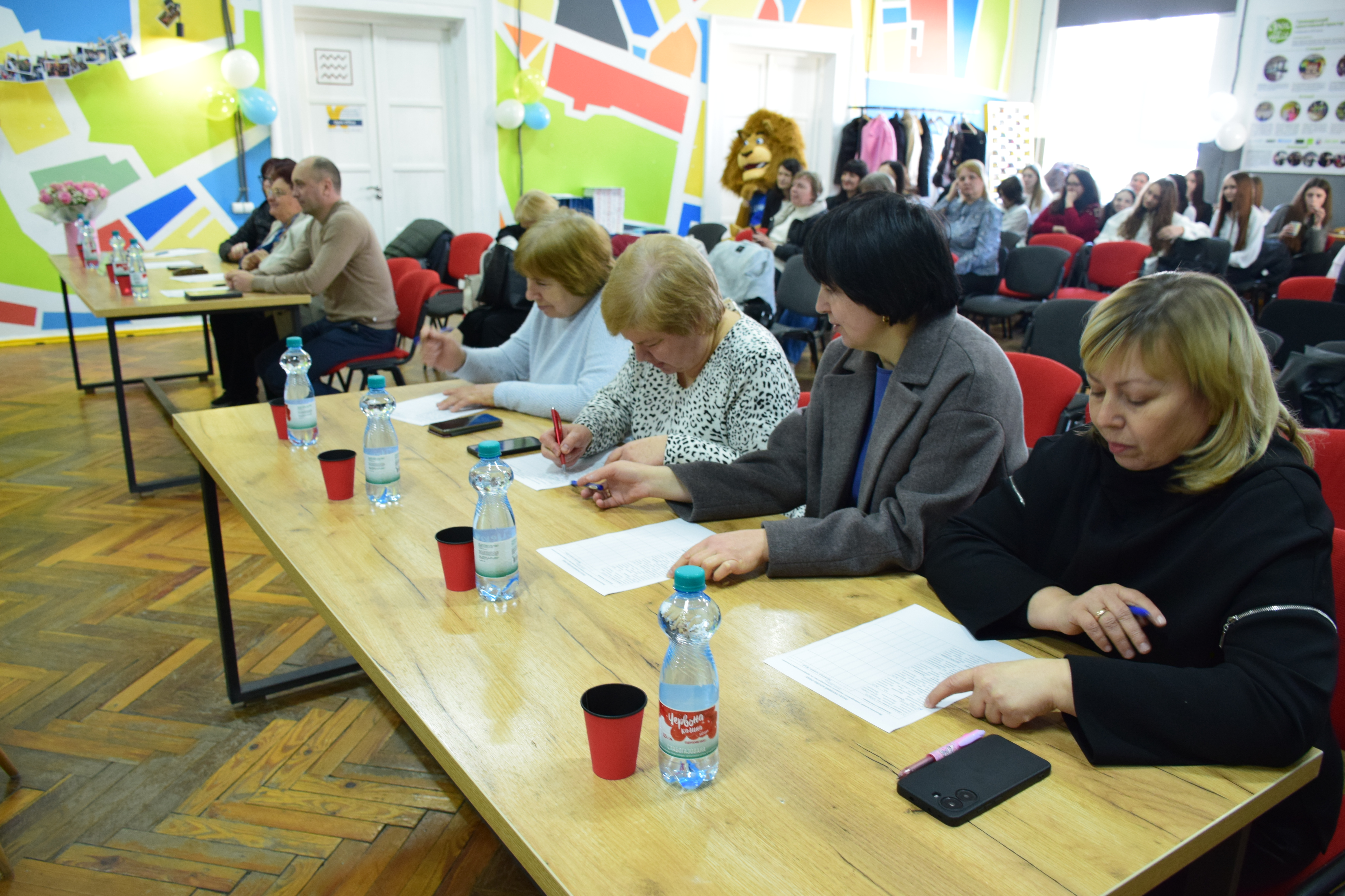 Податки як інтелектуальний виклик: у Рівному відбувся брейн-ринг для молоді. Фото № 11/10