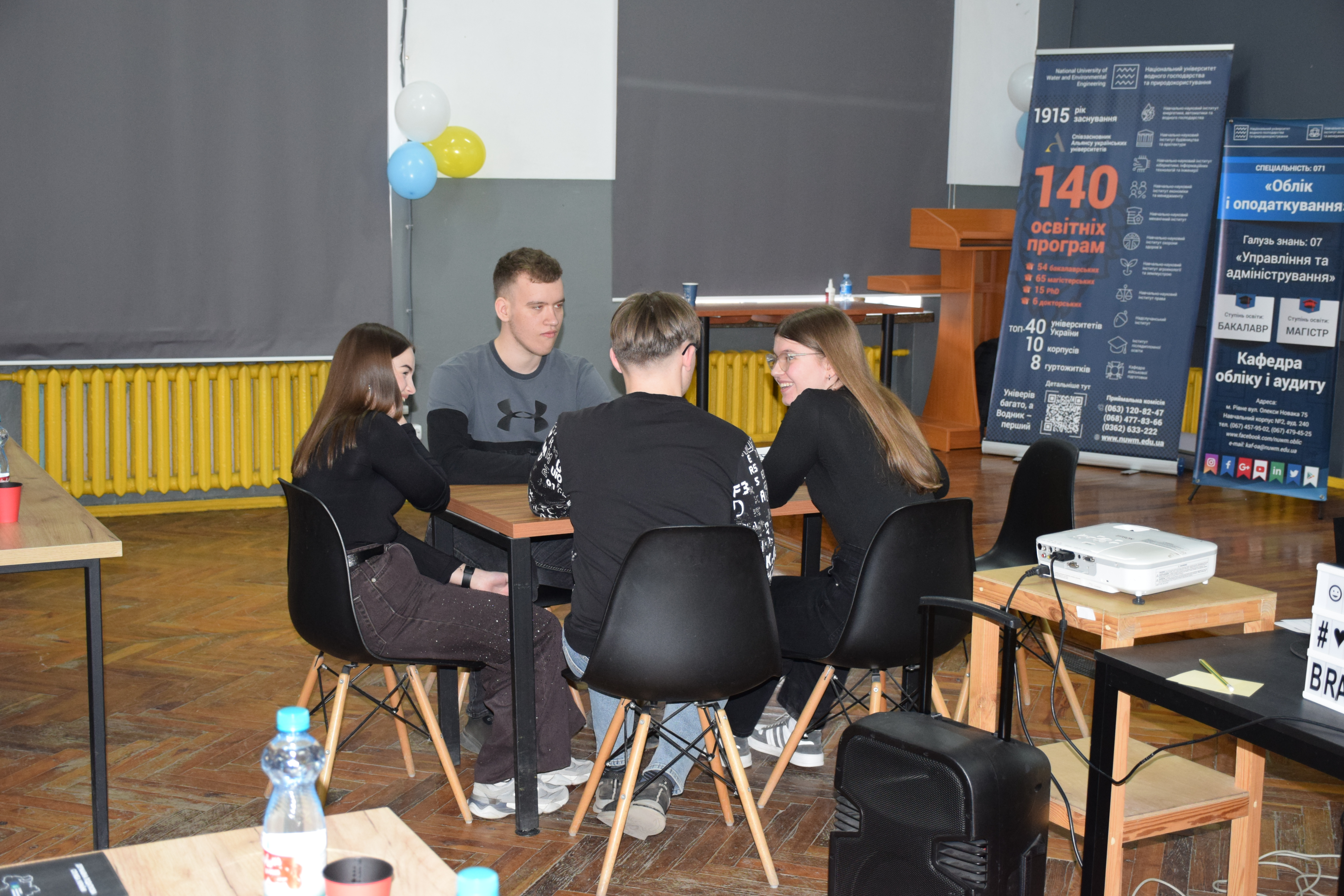 Податки як інтелектуальний виклик: у Рівному відбувся брейн-ринг для молоді. Фото № 13/12