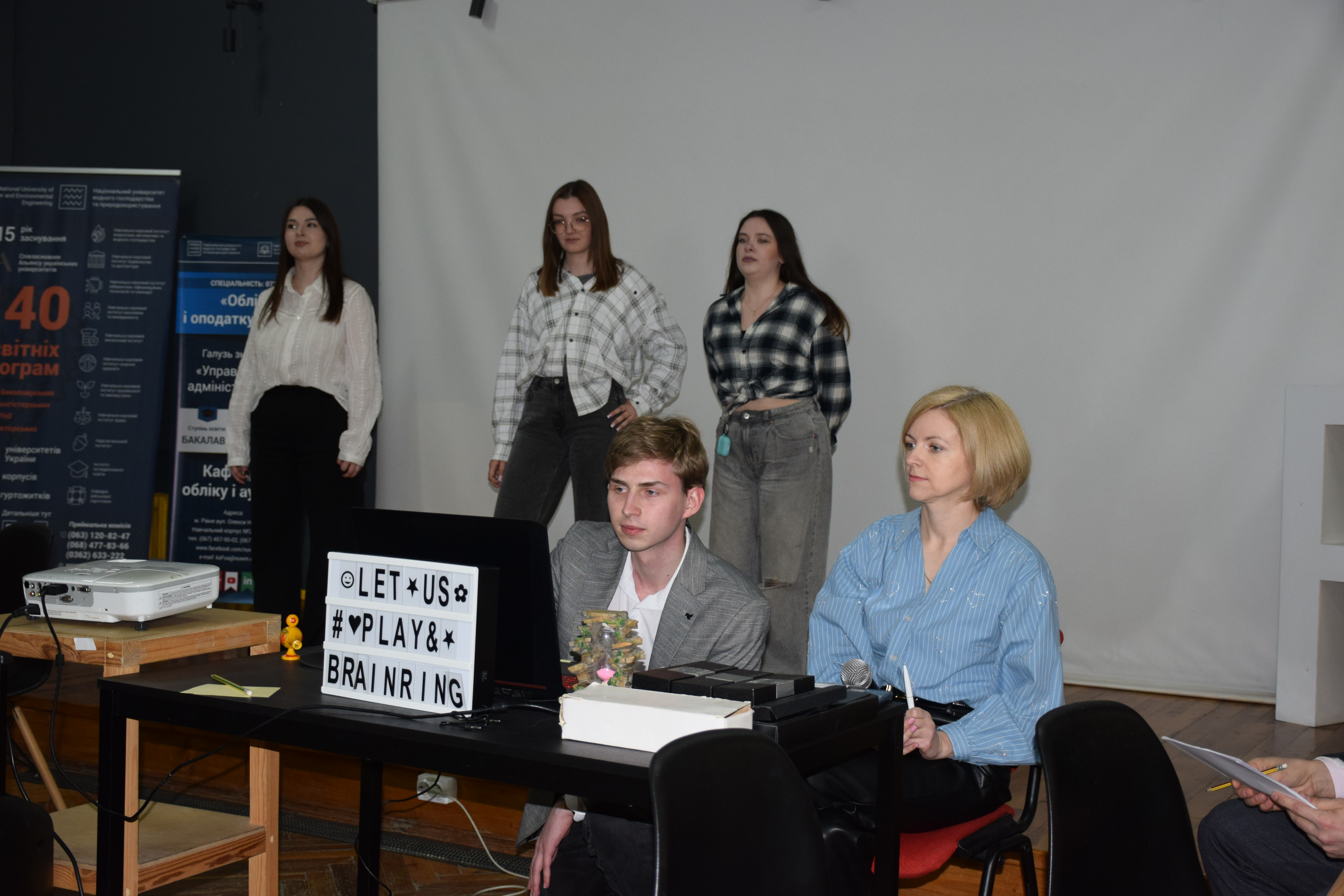 Податки як інтелектуальний виклик: у Рівному відбувся брейн-ринг для молоді. Фото № 15/14