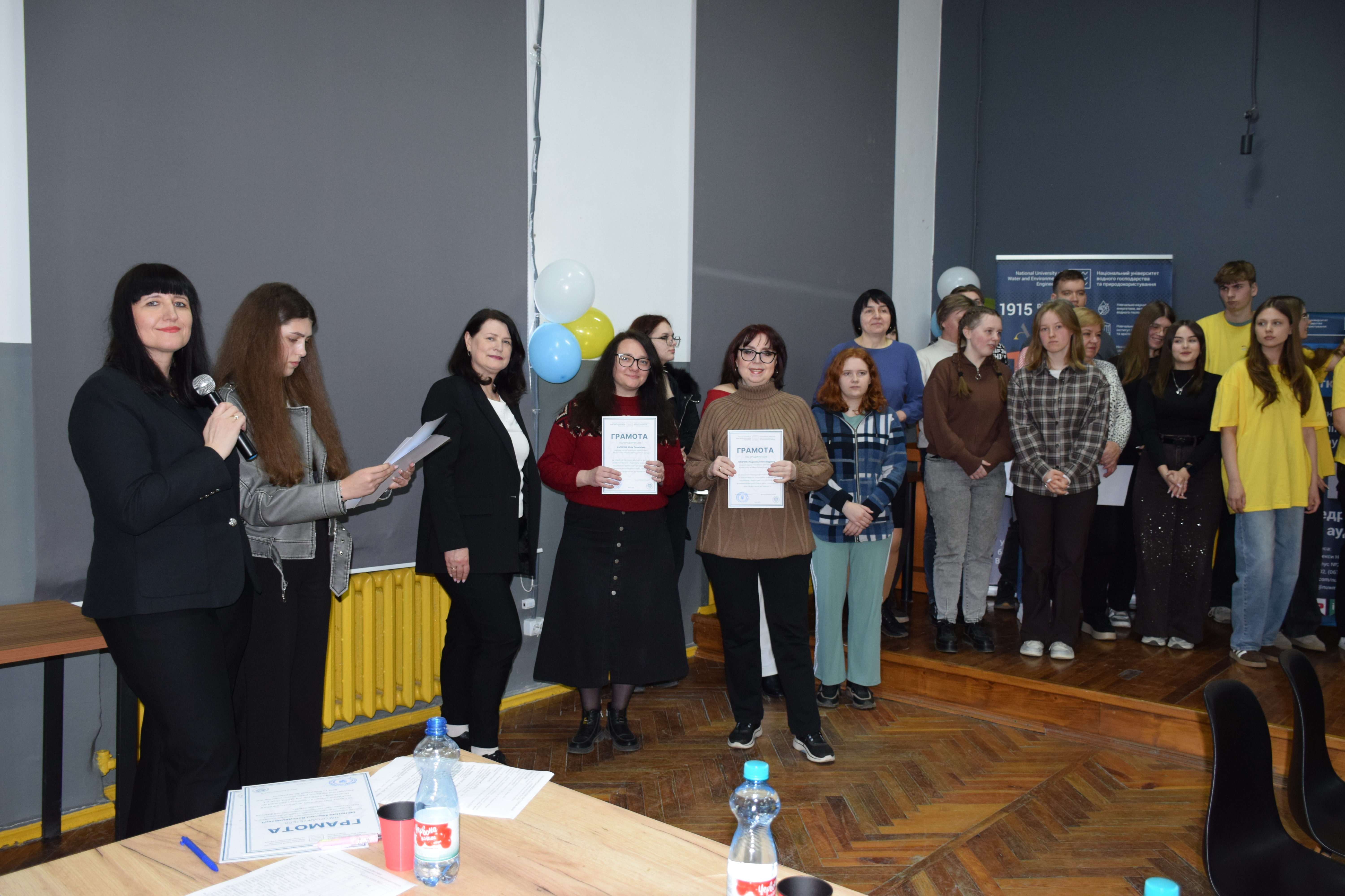 Податки як інтелектуальний виклик: у Рівному відбувся брейн-ринг для молоді. Фото № 20/19