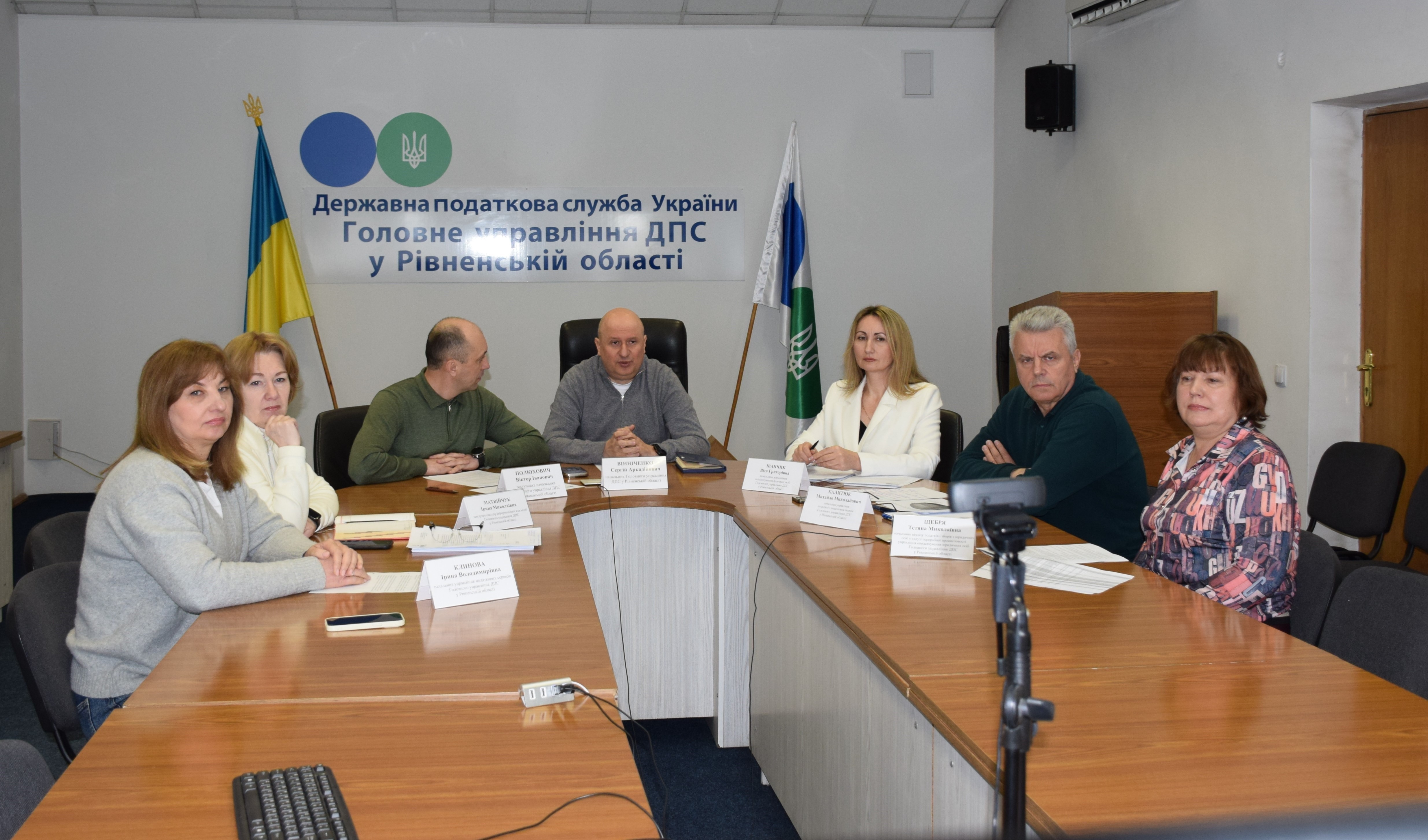 Податківці Рівненщини долучилися до онлайн-конференції з громадами щодо адміністрування місцевих податків в умовах воєнного стану. Фото № 1/0