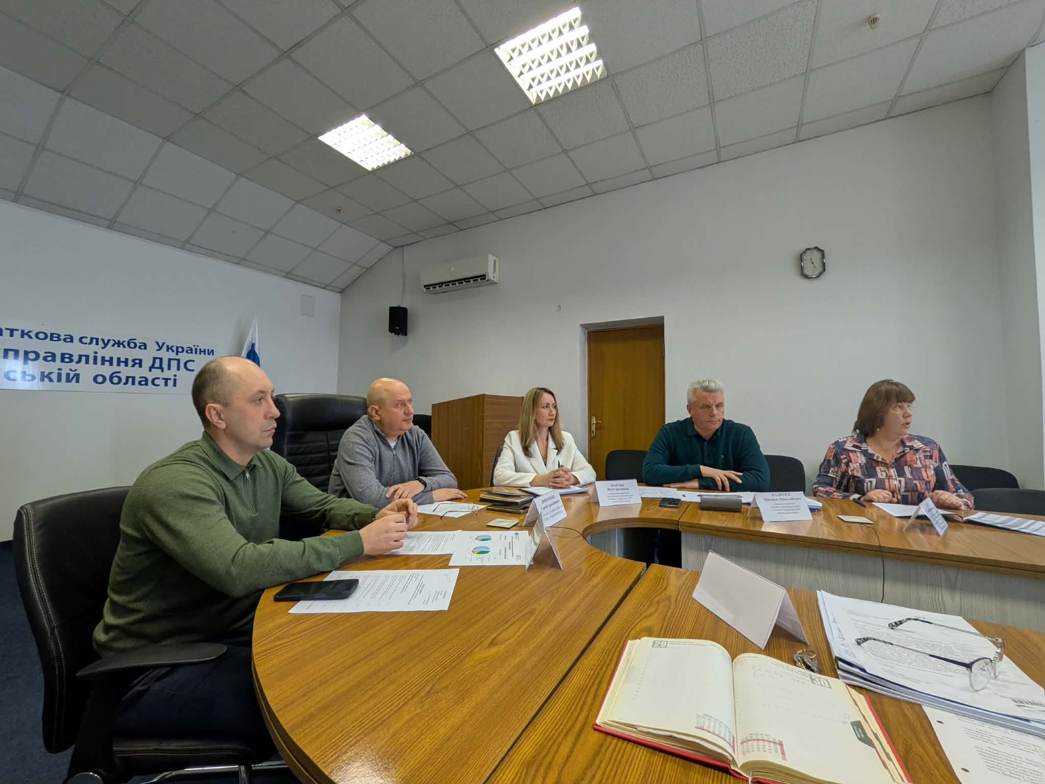 Податківці Рівненщини долучилися до онлайн-конференції з громадами щодо адміністрування місцевих податків в умовах воєнного стану. Фото № 2/1