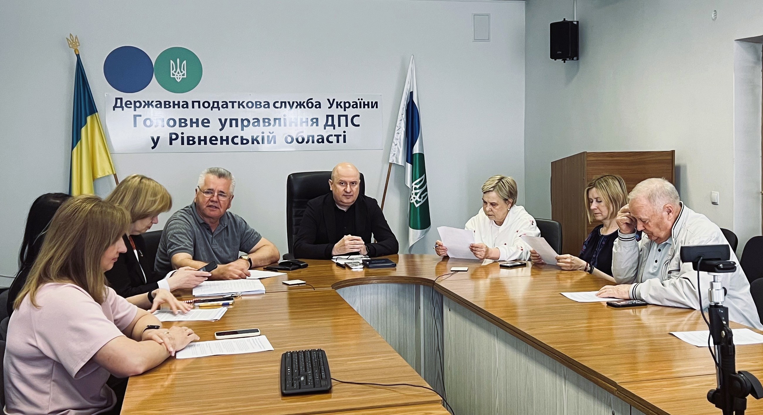 На Рівненщині відбулося засідання Громадської ради при ГУ ДПС: обговорили бюджетні надходження, податкові ризики та безбар’єрність сервісів. Фото № 1/0