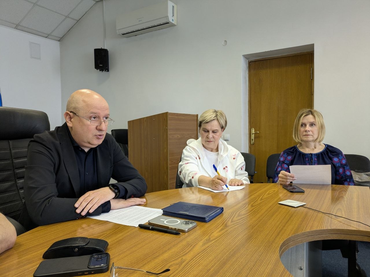 На Рівненщині відбулося засідання Громадської ради при ГУ ДПС: обговорили бюджетні надходження, податкові ризики та безбар’єрність сервісів. Фото № 2/1