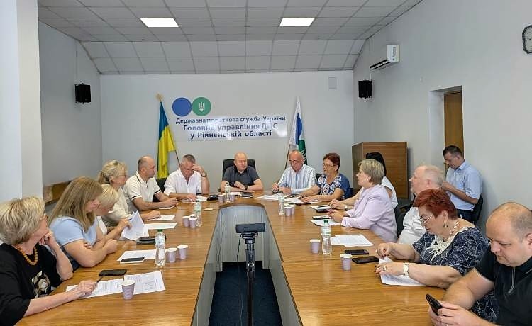 На засіданні Громадської ради при ГУ ДПС у Рівненській області обговорили бюджетні надходження, податкові ризики та електронні сервіси. Фото № 1/0